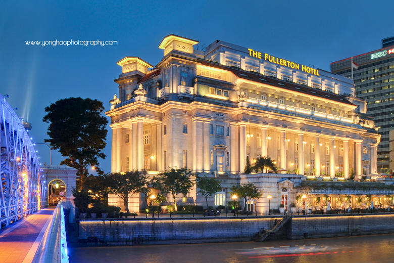 Fullerton hotel exterior view with Anderson bridge on the left